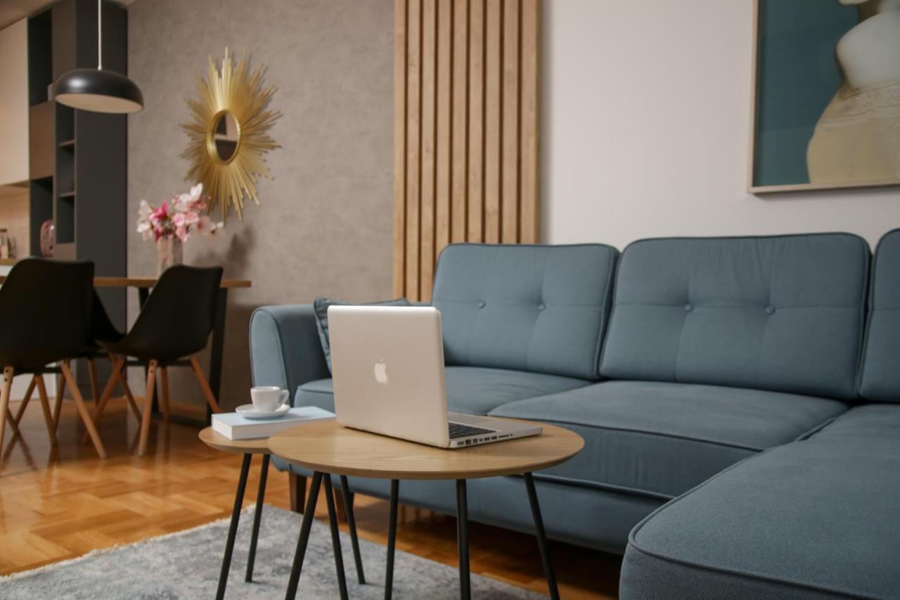 Supernova Center - Free Private Parking Apartment *