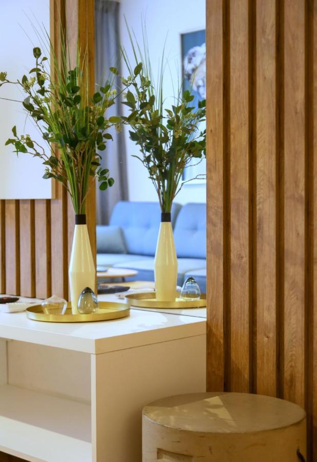 Supernova Center - Free Private Parking Apartment *